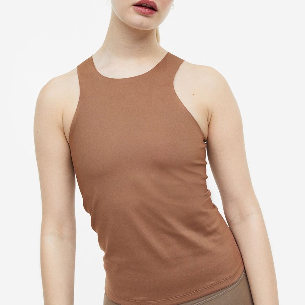 H&M NWT Dry Move Integral bra sports top. Size M. NEW WITH TAGS, NEVER W…
